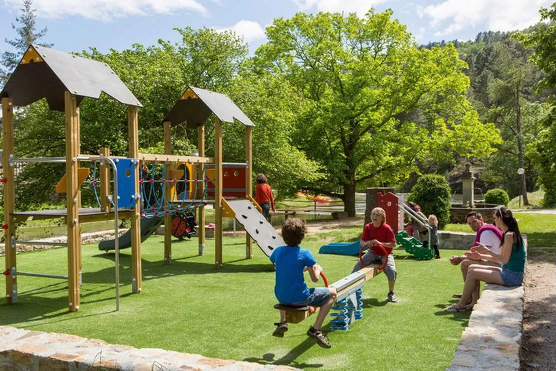camping-les-ranchisses-largentiere-at3oc