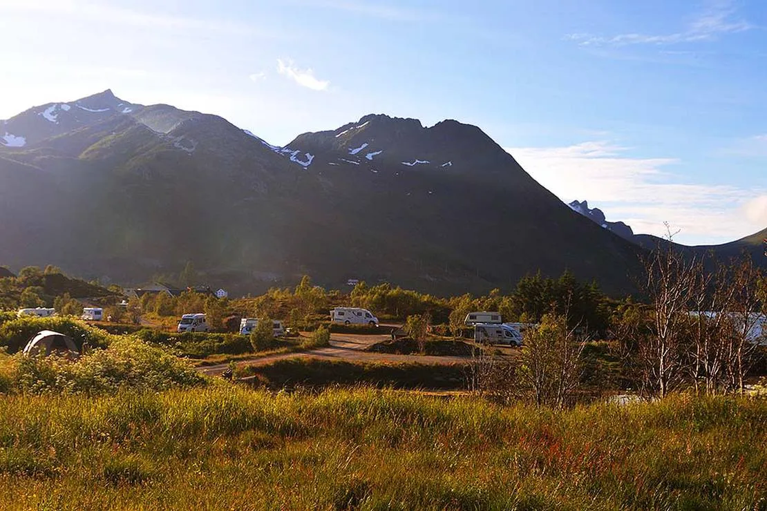 sildpollnes-sjocamp-laupstad-viwuj