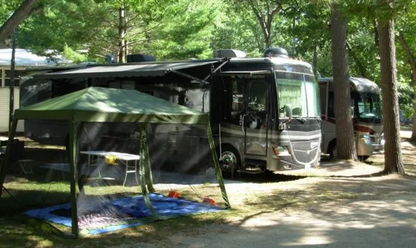 whispering-surf-camping-resort-pentwater-bngl1