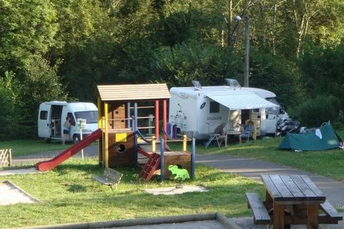 camping-des-grands-champs-saint-hippolyte-med63