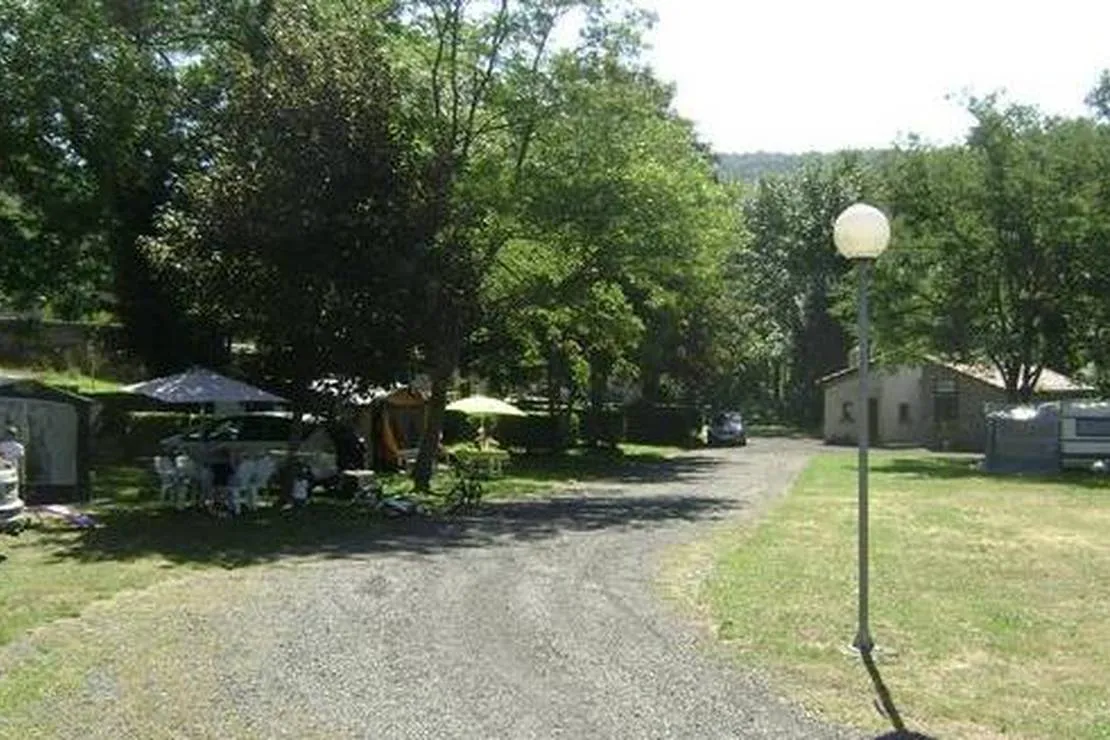 camping-de-la-sianne-auriac-l-eglise-2pyrs