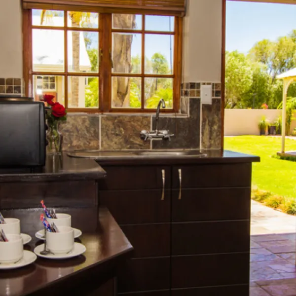 ou-skool-guesthouse-keimoes-green-kalahari-u32eq
