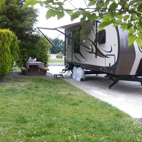 sacramento-river-rv-park-redding-gdk9g