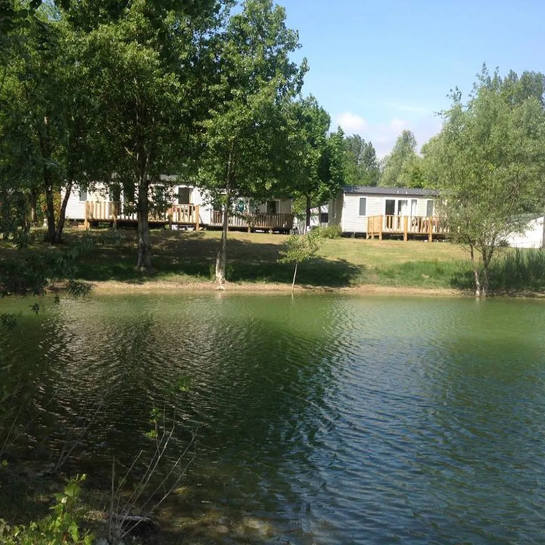 les-3-lacs-du-soleil-glamping-frankrijk-peznm