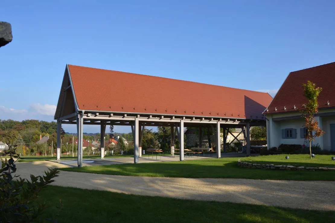 bagolyvar-fogado-bakonyi-camping-zirc-xufpb