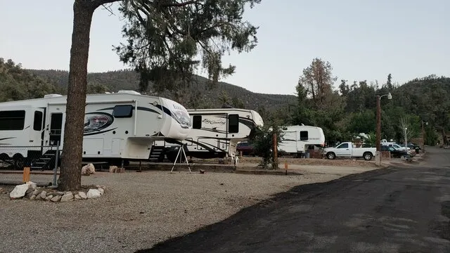 lake-of-the-woods-mobile-village-frazier-park-1svr3