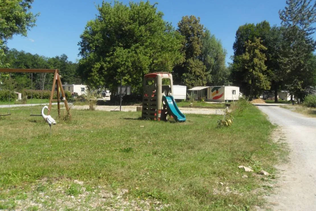 camping-les-peupliers-geneuille-31rql