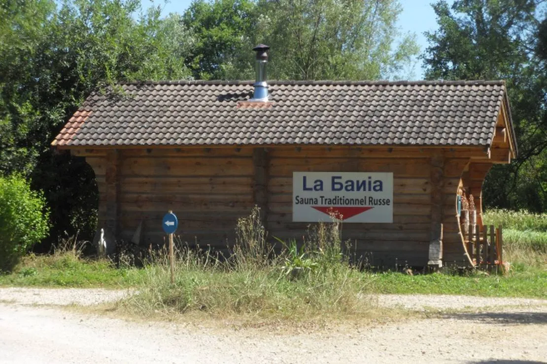 camping-les-peupliers-geneuille-bxzxm