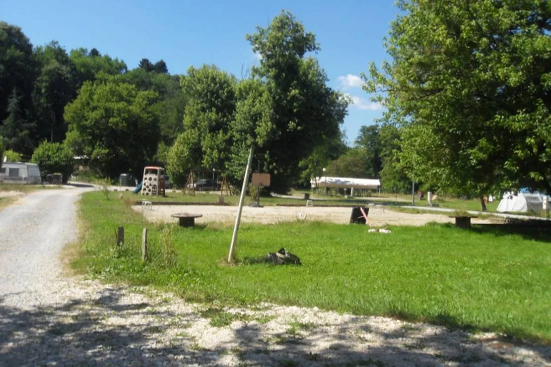 camping-les-peupliers-geneuille-hcsrl