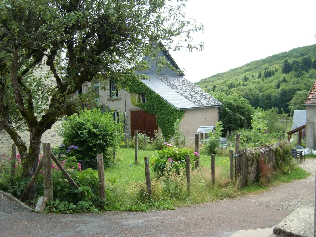 aux-sources-de-lyonne-glux-en-glenne-morvan-ek7yz