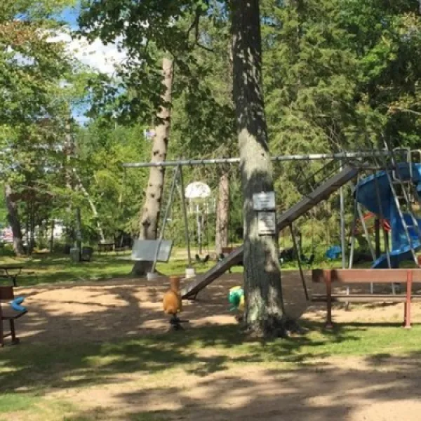 weavers-resort-campground-pelican-lake-704ij