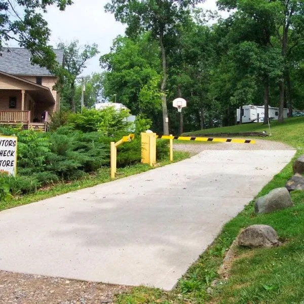 hilltop-campground-lapeer-b9kpj