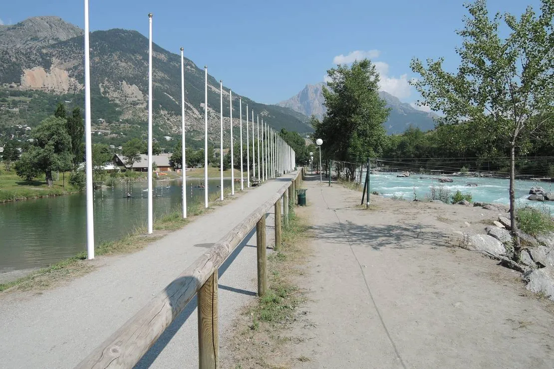 camping-municipal-les-ecrins-largentiere-la-bessee-8rl68