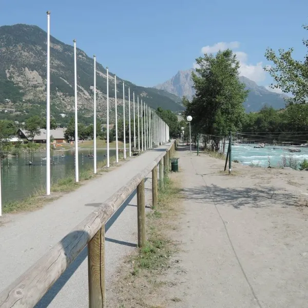 camping-municipal-les-ecrins-largentiere-la-bessee-8rl68