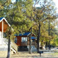 the-vineyards-campground-cabins-grapevine-zonwq