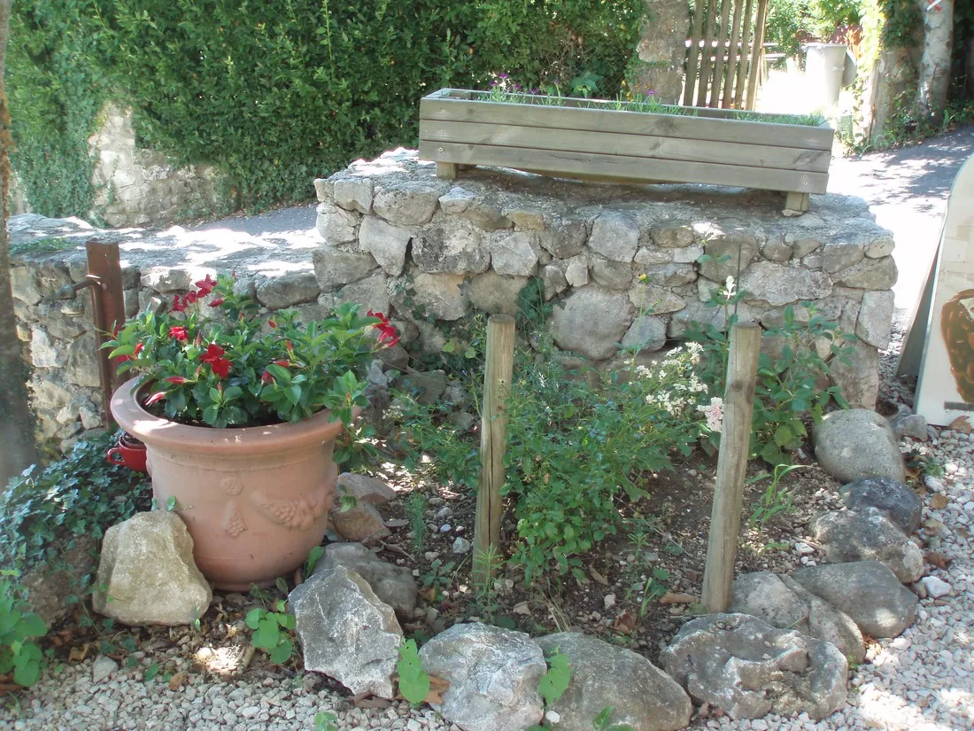 le-vieux-vallon-vallon-pont-darc-ardeche-wa67u