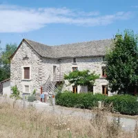 le-clapas-gite-chalet-castelmary-nuajx