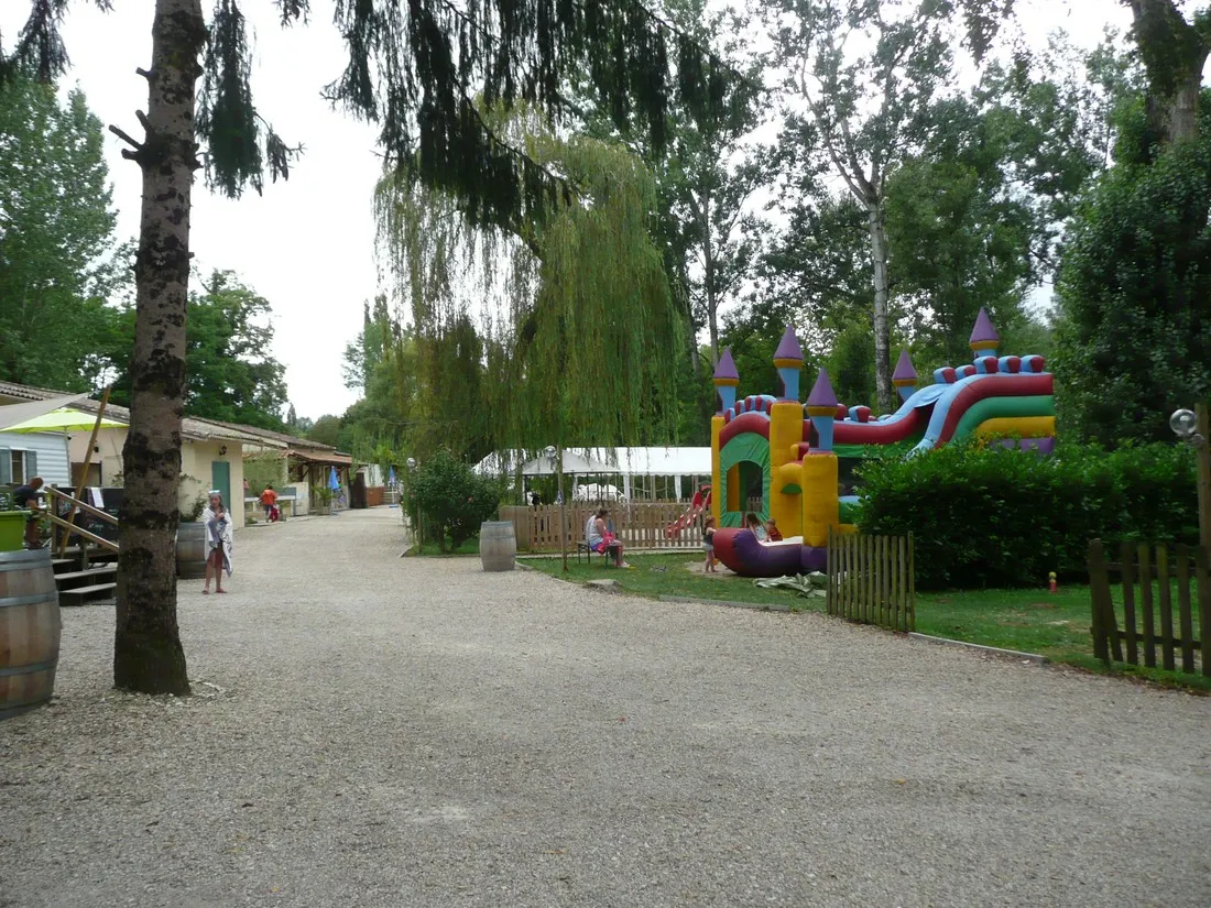 du-vieux-chateau-rauzan-rauzan-gironde-23cwd