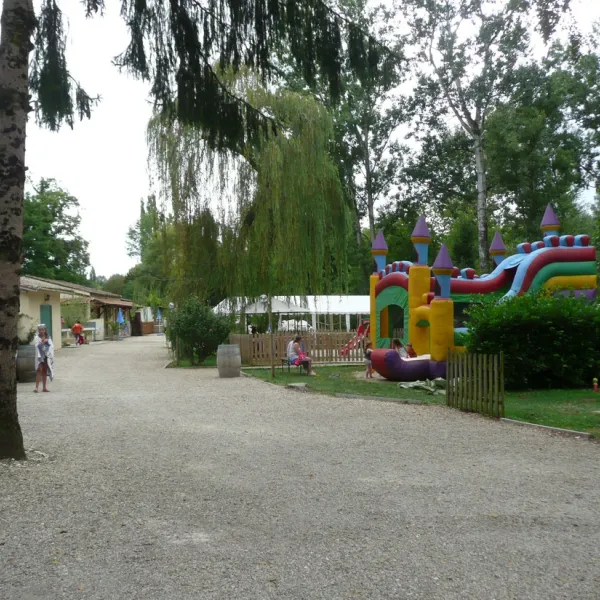 du-vieux-chateau-rauzan-rauzan-gironde-23cwd