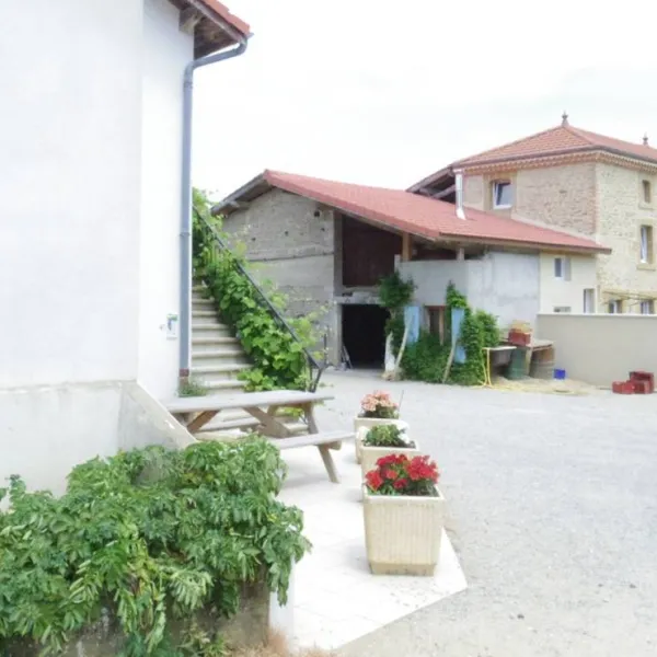 camping-a-la-ferme-les-pins-montchenu-gsxjj