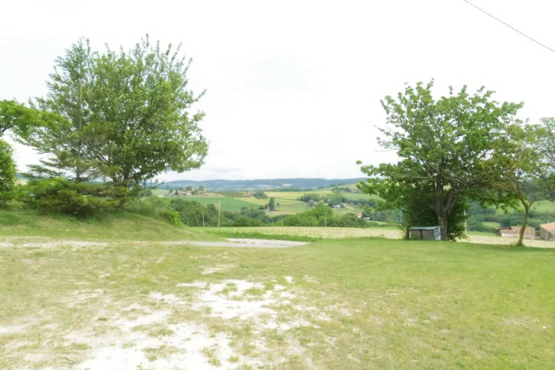 camping-a-la-ferme-les-pins-montchenu-hh2mc