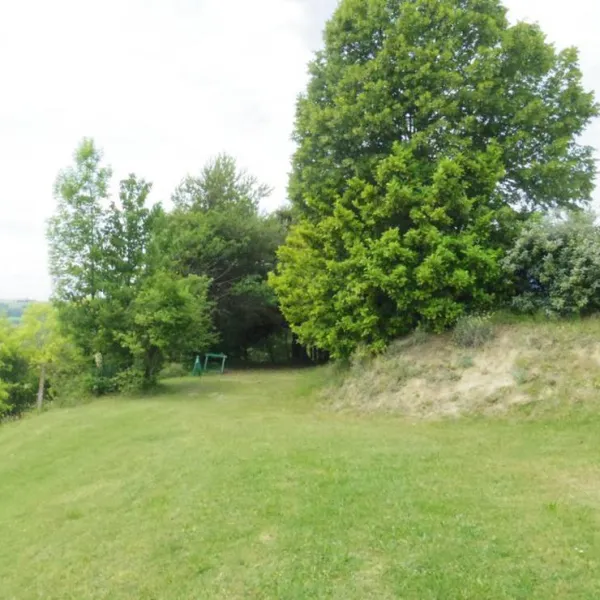 camping-a-la-ferme-les-pins-montchenu-hxmgd