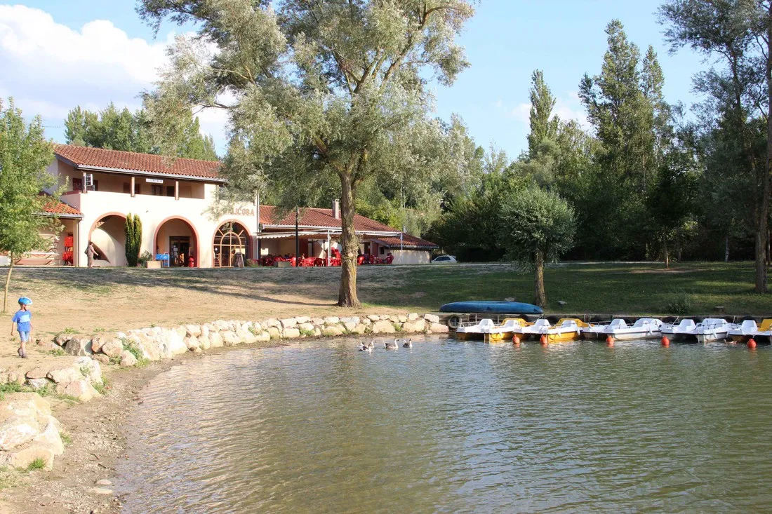 du-lac-de-la-thesauque-nailloux-rw3ht