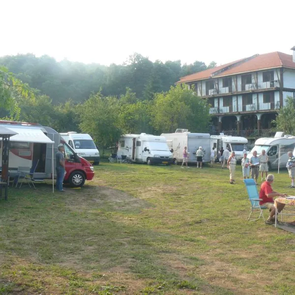 camping-han-madona-falkovets-yanyovets-awhep