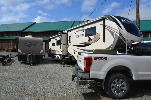 denali-grizzly-bear-resort-denali-national-park-ystyn