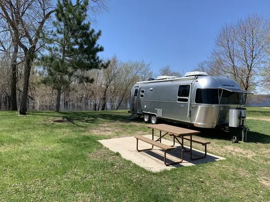 wisconsin-riverside-resort-spring-green-c6exz