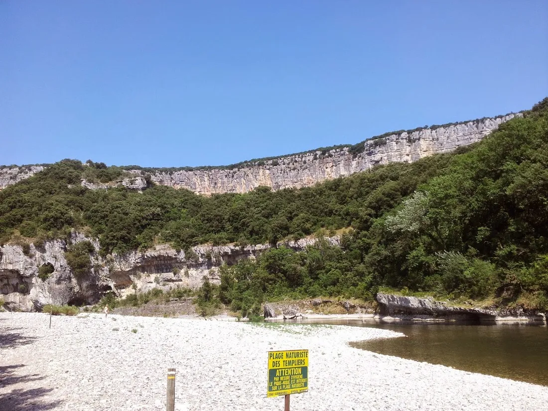 naturiste-la-plage-des-templiers-st-remeze-ardeche-a3iq0