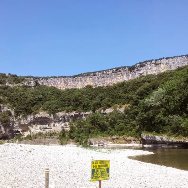 naturiste-la-plage-des-templiers-st-remeze-ardeche-a3iq0