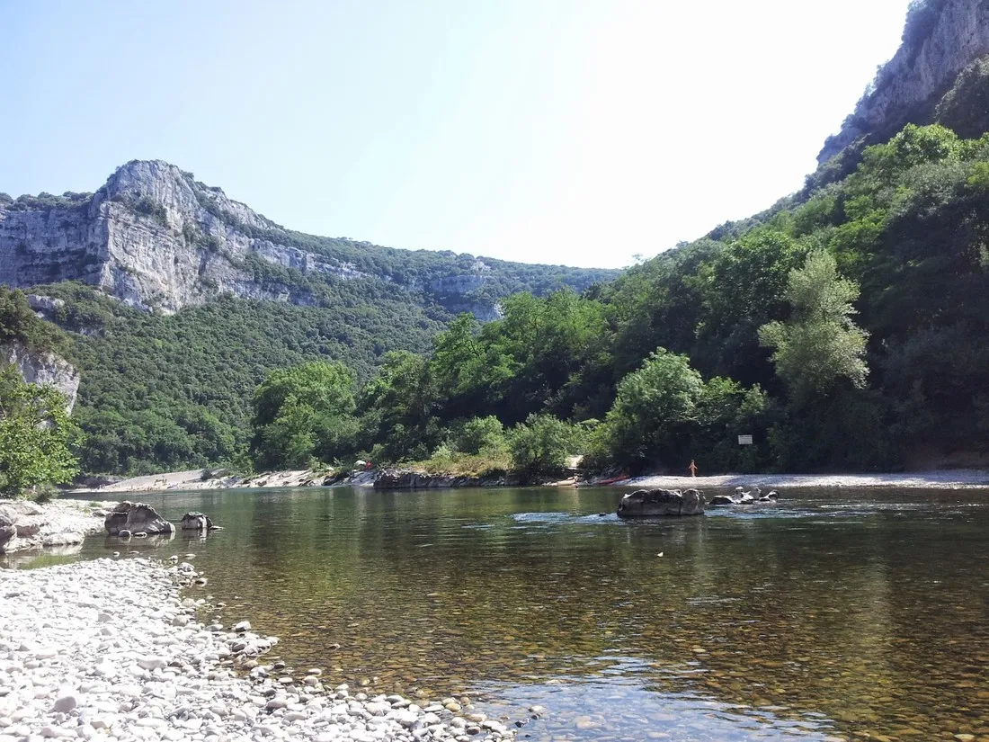 naturiste-la-plage-des-templiers-st-remeze-ardeche-df22r
