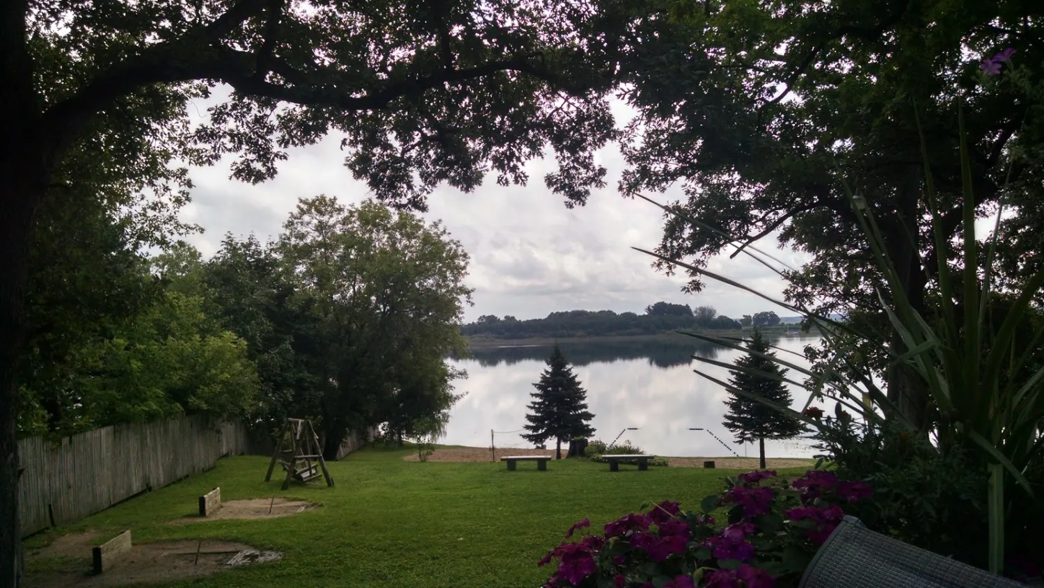 snug-harbor-inn-campground-on-turtle-lake-delavan-84n05