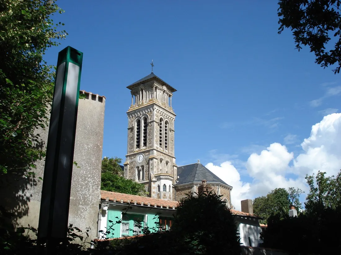 le-puits-rochais-chateau-dolonne-vendee-esz3u