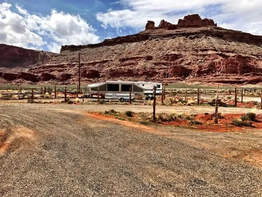 seven-mile-parking-moab-3yrep