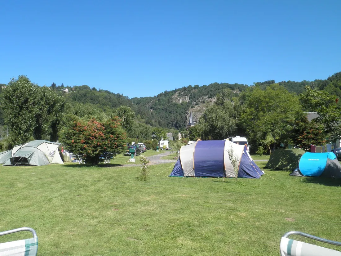 les-bombes-chambon-sur-lac-puy-de-dome-be2s2
