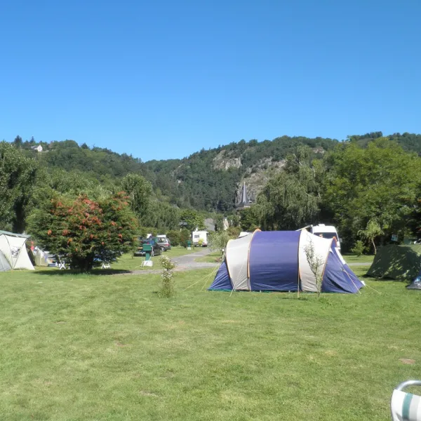 les-bombes-chambon-sur-lac-puy-de-dome-be2s2