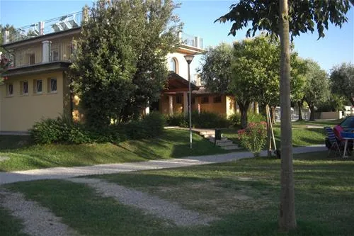 baia-verde-glamping-manerba-del-garda-gqzij