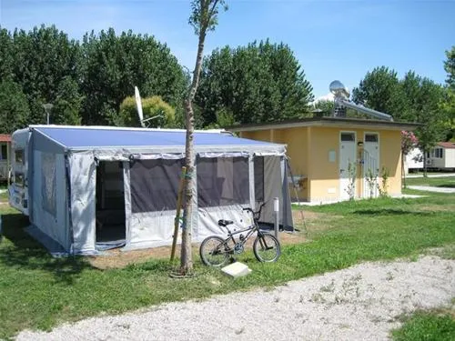 baia-verde-glamping-manerba-del-garda-rj2dp