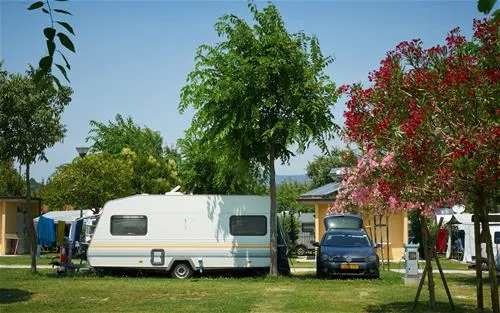 baia-verde-glamping-manerba-del-garda-uaemj