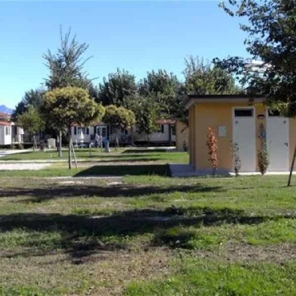 baia-verde-glamping-manerba-del-garda-x7wr0