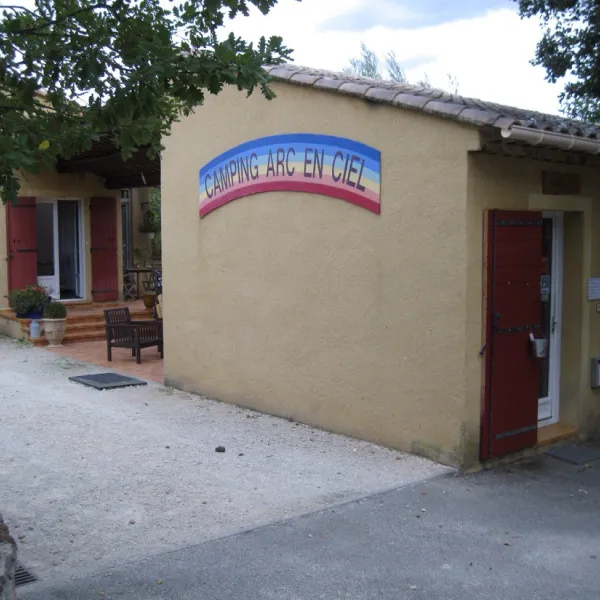 larc-en-ciel-roussillon-cgyeq