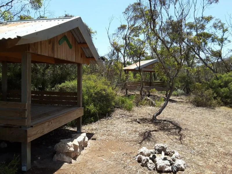 coodlie-park-campground-port-kenny-5hstz