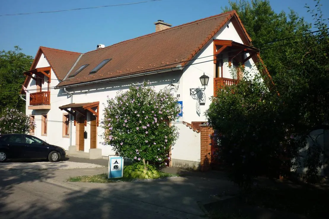 margareta-bia-guest-house-camping-near-budapest-biatorbagy-near-budapest-motorway-m1-m7-m0-3o1dt