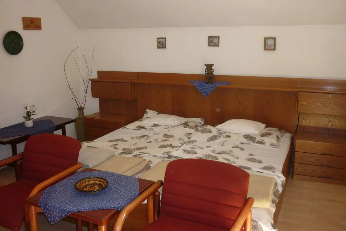 margareta-bia-guest-house-camping-near-budapest-biatorbagy-near-budapest-motorway-m1-m7-m0-7luck