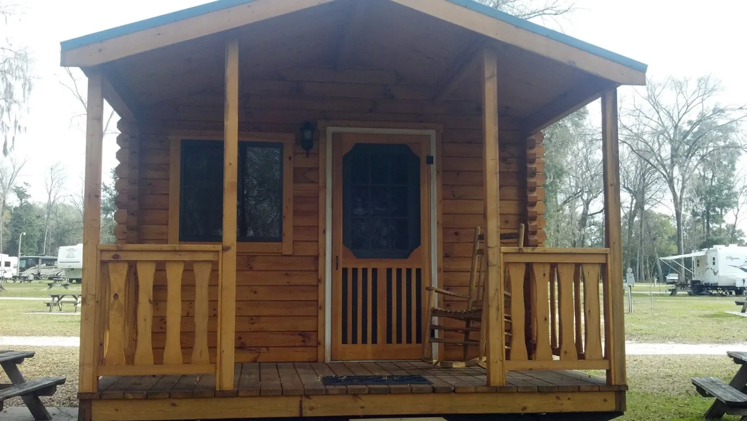 ellie-rays-rv-resort-lounge-branford-p4wfw