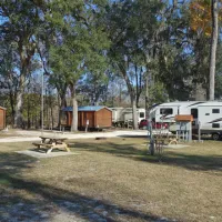 ellie-rays-rv-resort-lounge-branford-uv22r