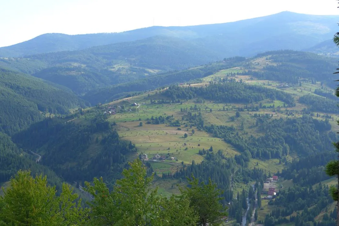 im-westkarpaten-naturpark-am-ariesch-fluss-arieseni-zentrum-df9aa