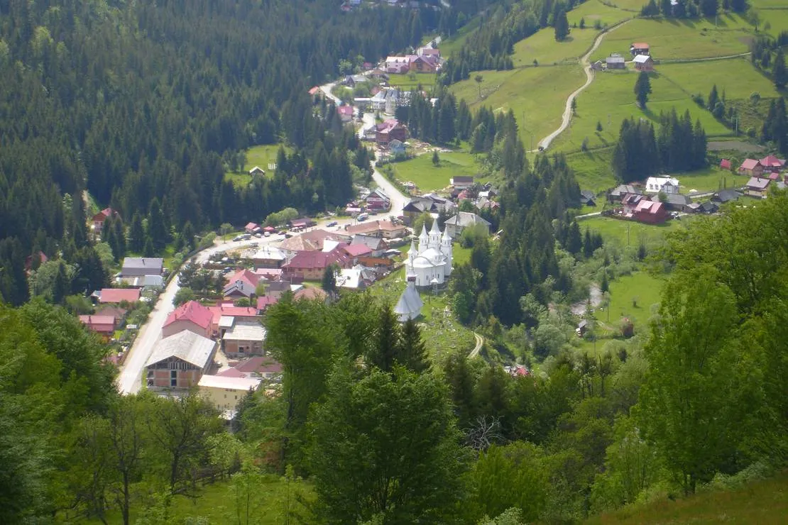 im-westkarpaten-naturpark-am-ariesch-fluss-arieseni-zentrum-hfhm3